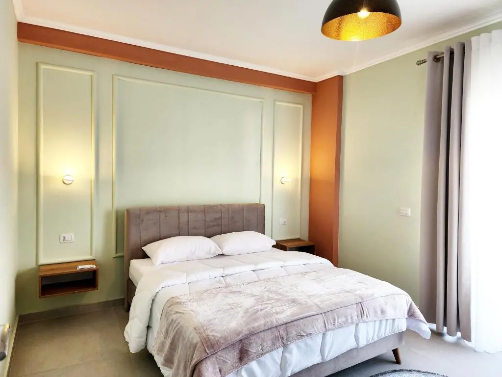 img_id_923482.webp
