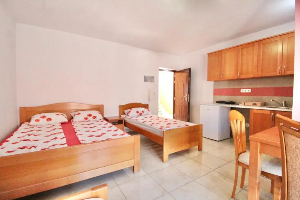 img_id_2222081.webp