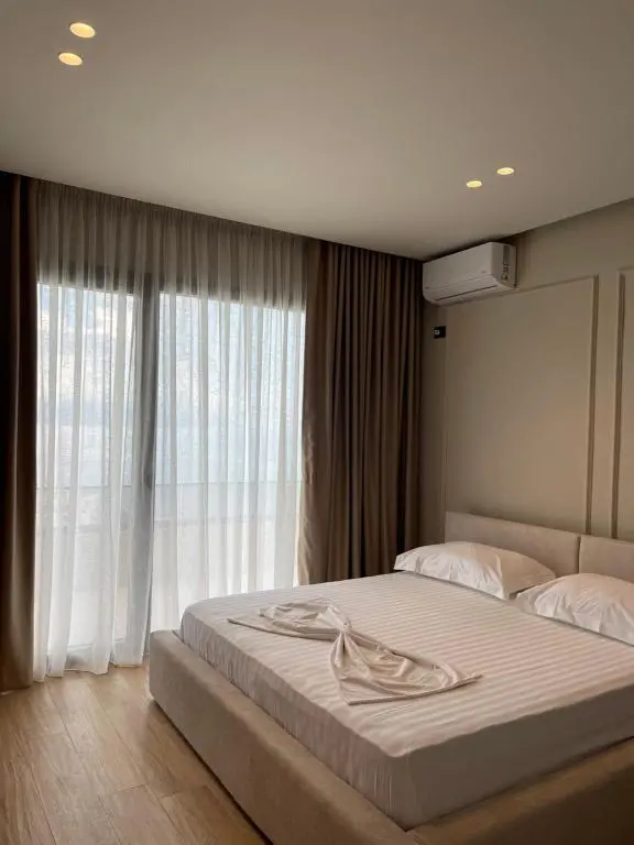 img_id_906003.webp