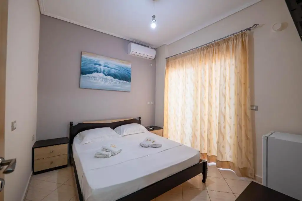 Studio with Balcony image 5