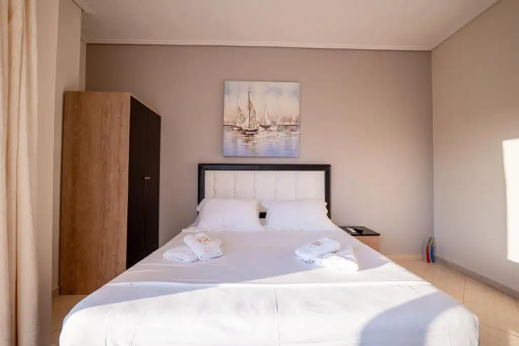 Studio with Balcony image 7