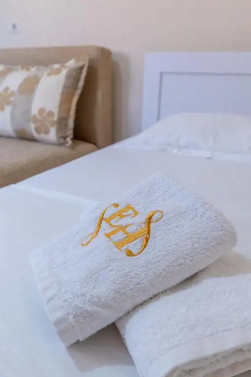 Studio with Balcony image 9