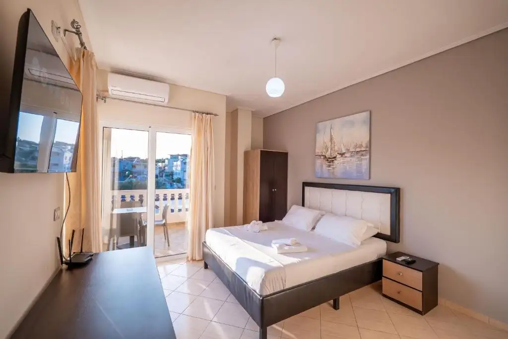 Studio with Balcony image 14