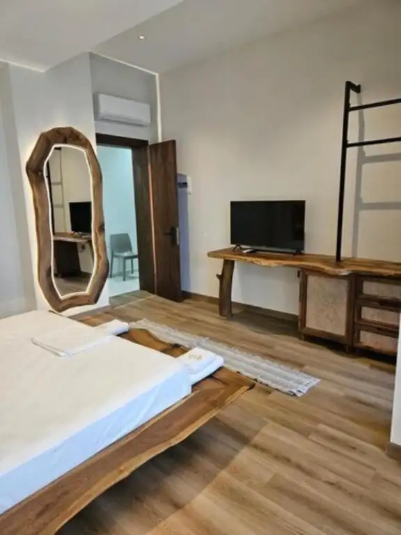 Deluxe Double Room image 7