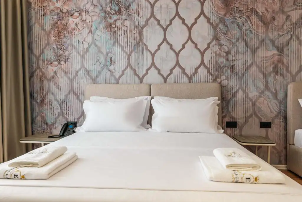 Deluxe Triple Room image 9