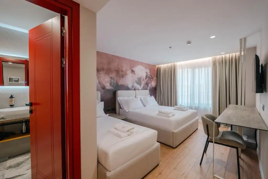 Deluxe Triple Room image 8