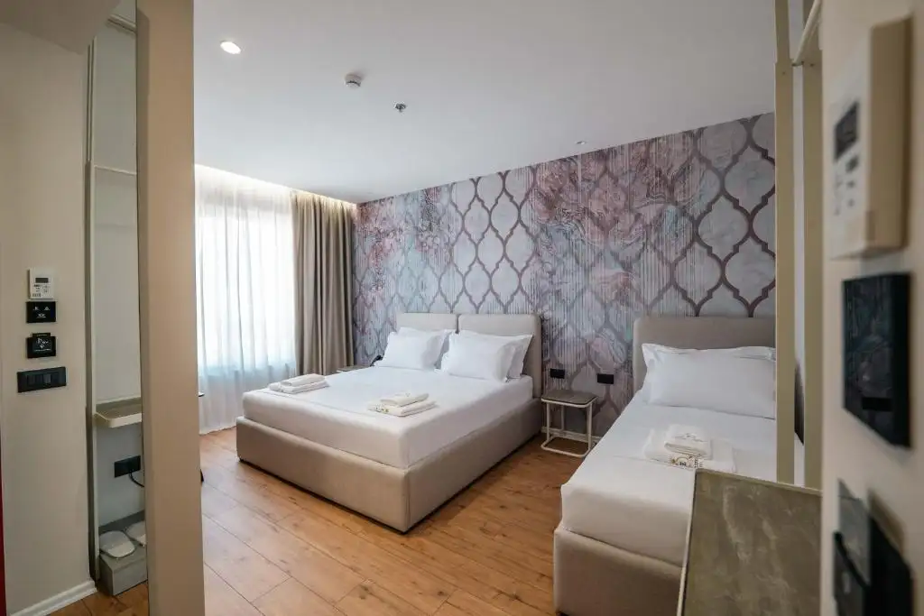 Deluxe Triple Room image 7