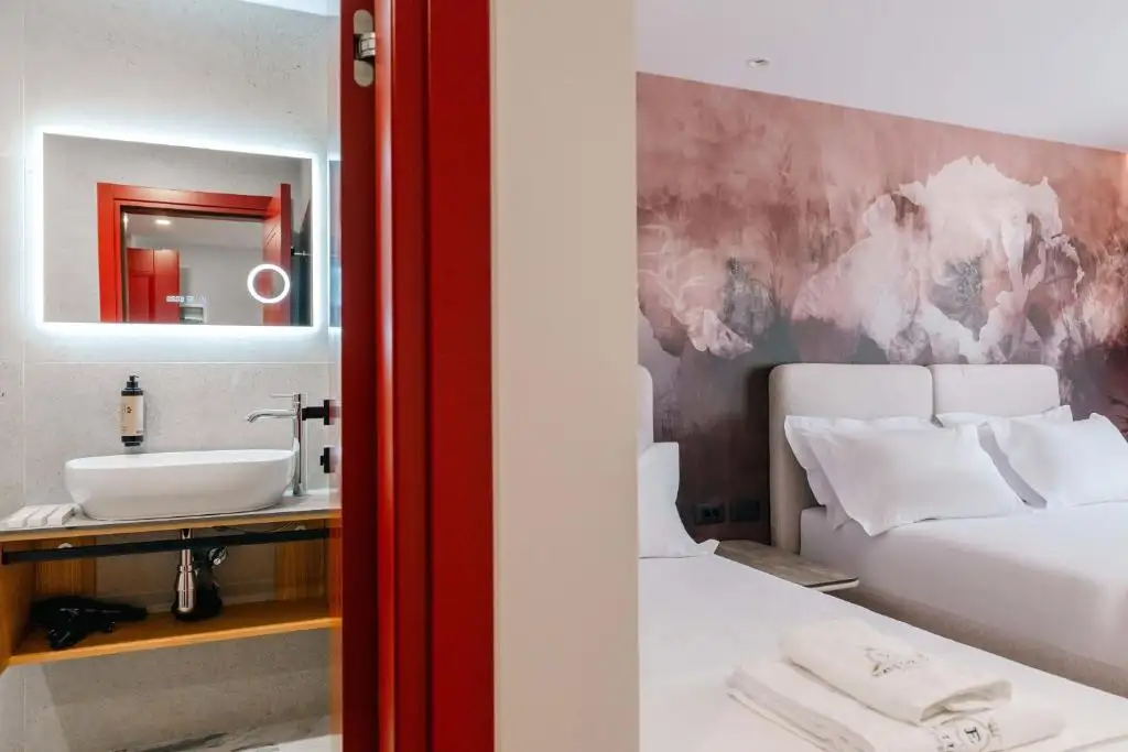 Deluxe Triple Room image 6