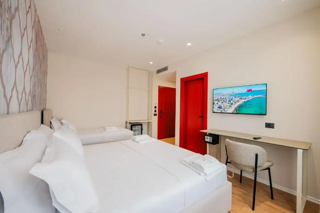 Deluxe Triple Room image 5
