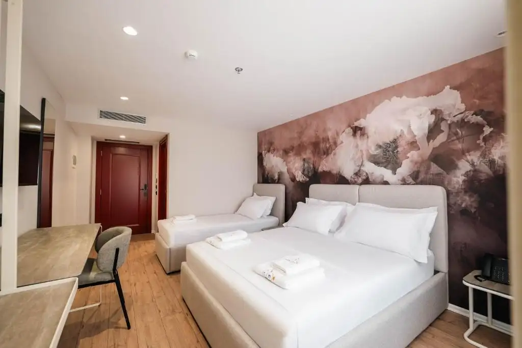 Deluxe Triple Room image 3