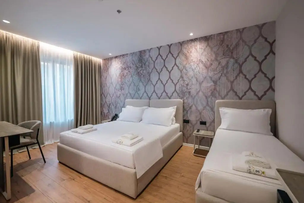 Deluxe Triple Room image 2