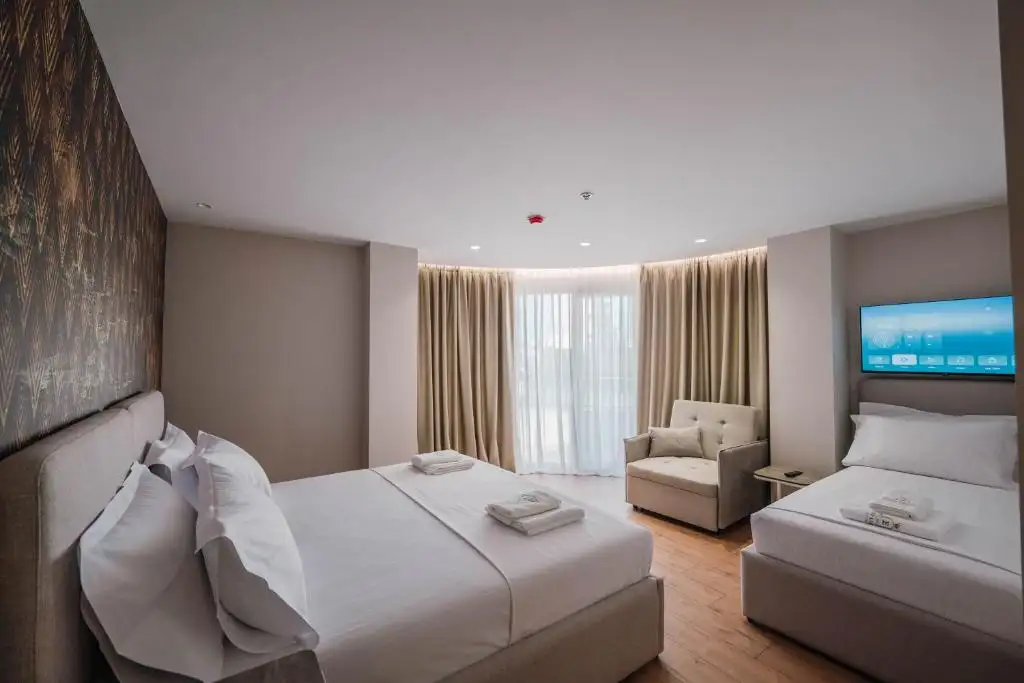 Deluxe Triple Room with Balcony image 6