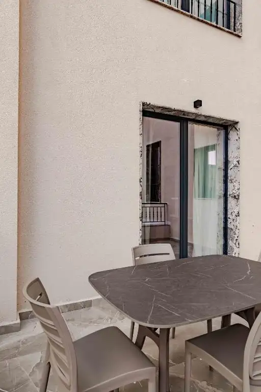 Deluxe Triple Room with Balcony image 5