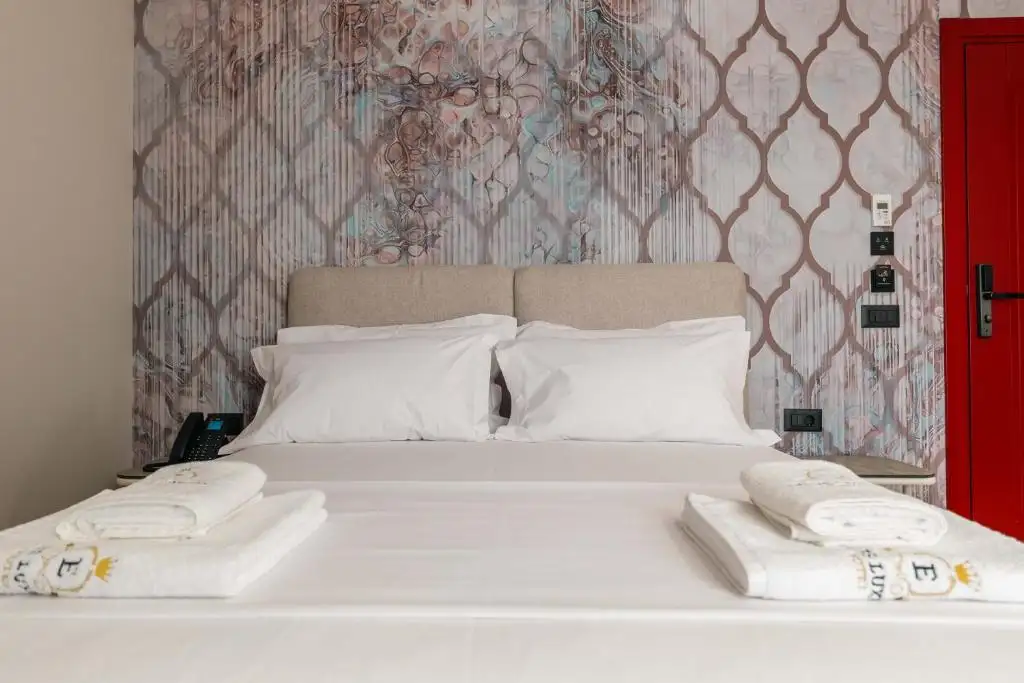 Deluxe Double Room with Sofa Bed image 4