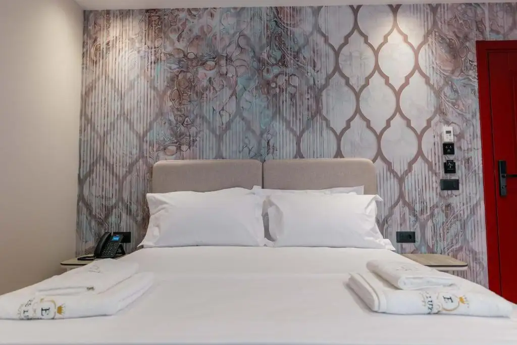 Deluxe Double Room with Sofa Bed image 3
