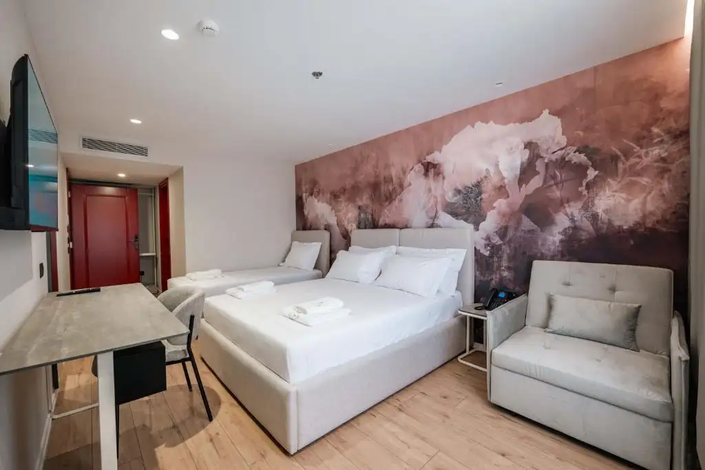 Deluxe Double Room with Sofa Bed image 2