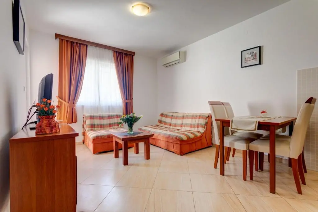 img_id_2215670.webp