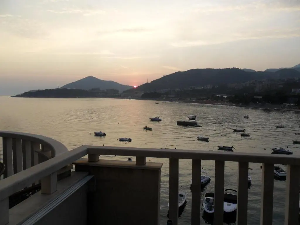img_id_2215646.webp