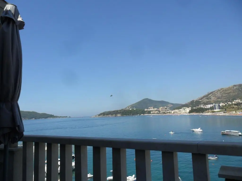img_id_2215652.webp