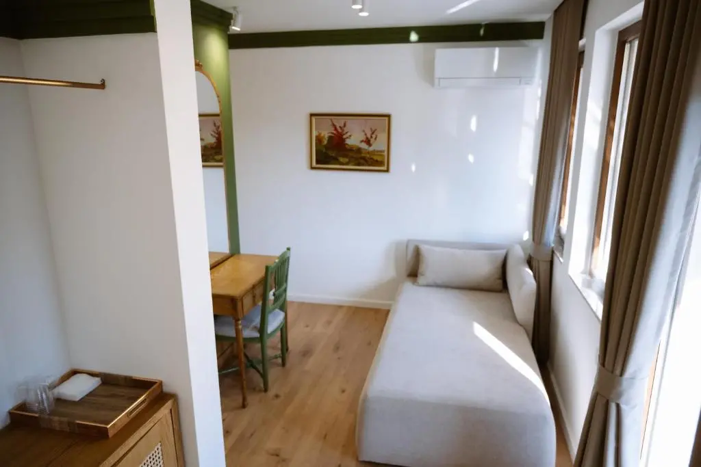 img_id_889409.webp