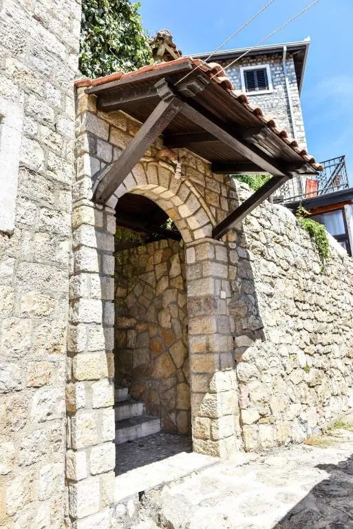 img_id_2214362.webp