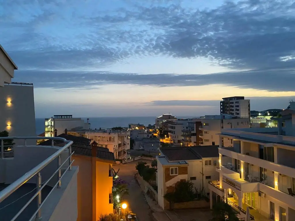 img_id_2214262.webp
