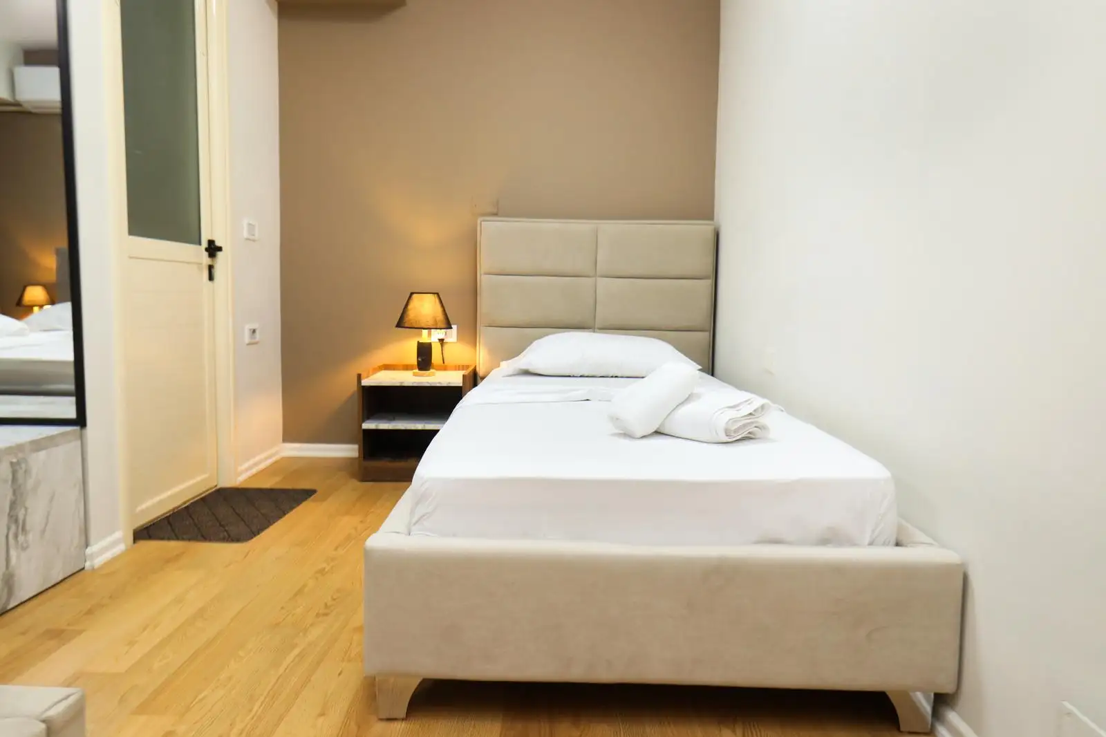 Deluxe Family Room image 13