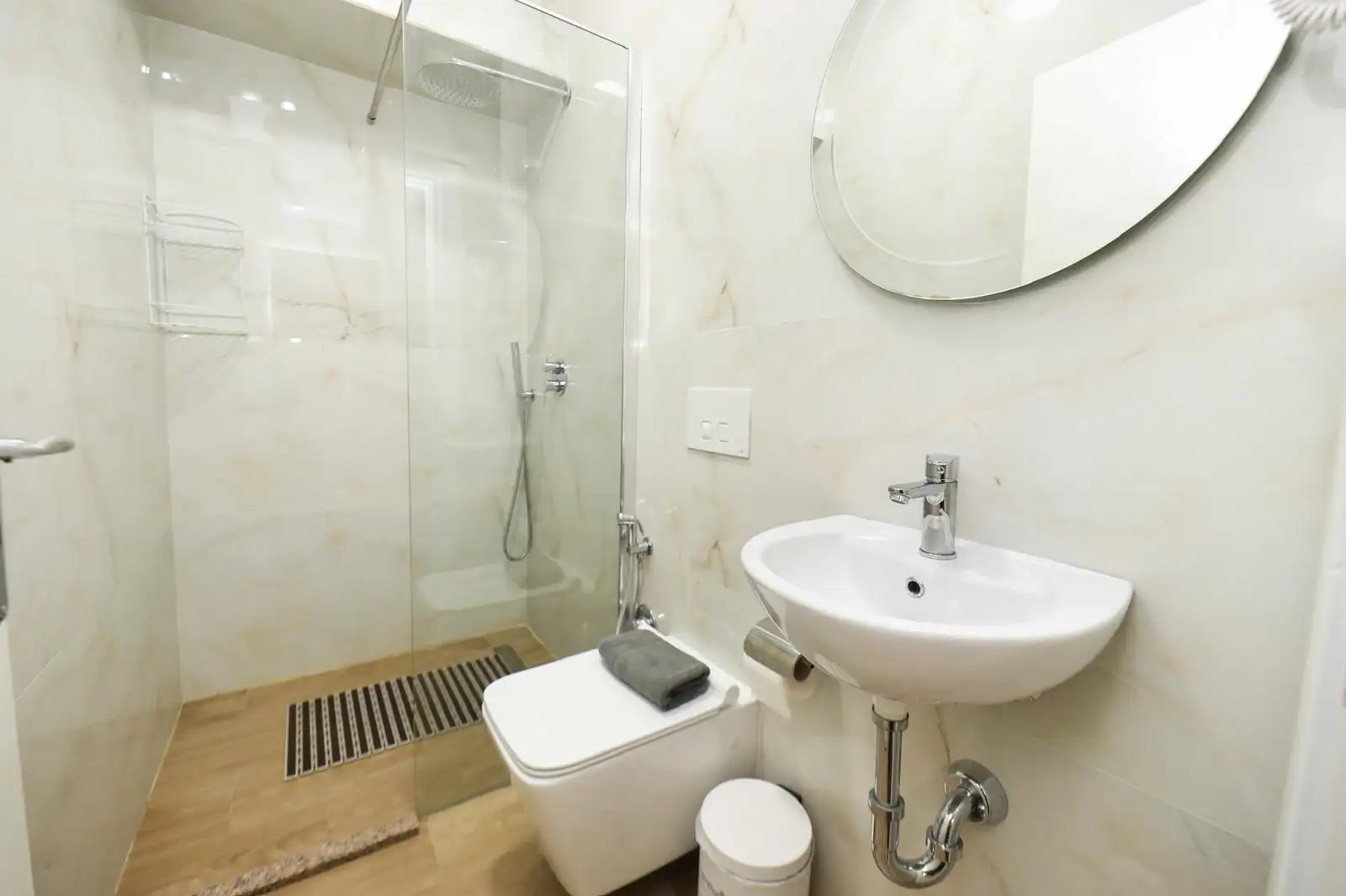 Double Room image 9