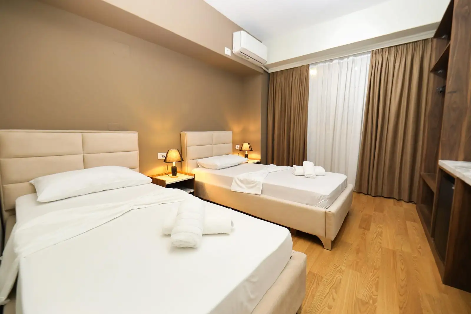 Twin Room image 9