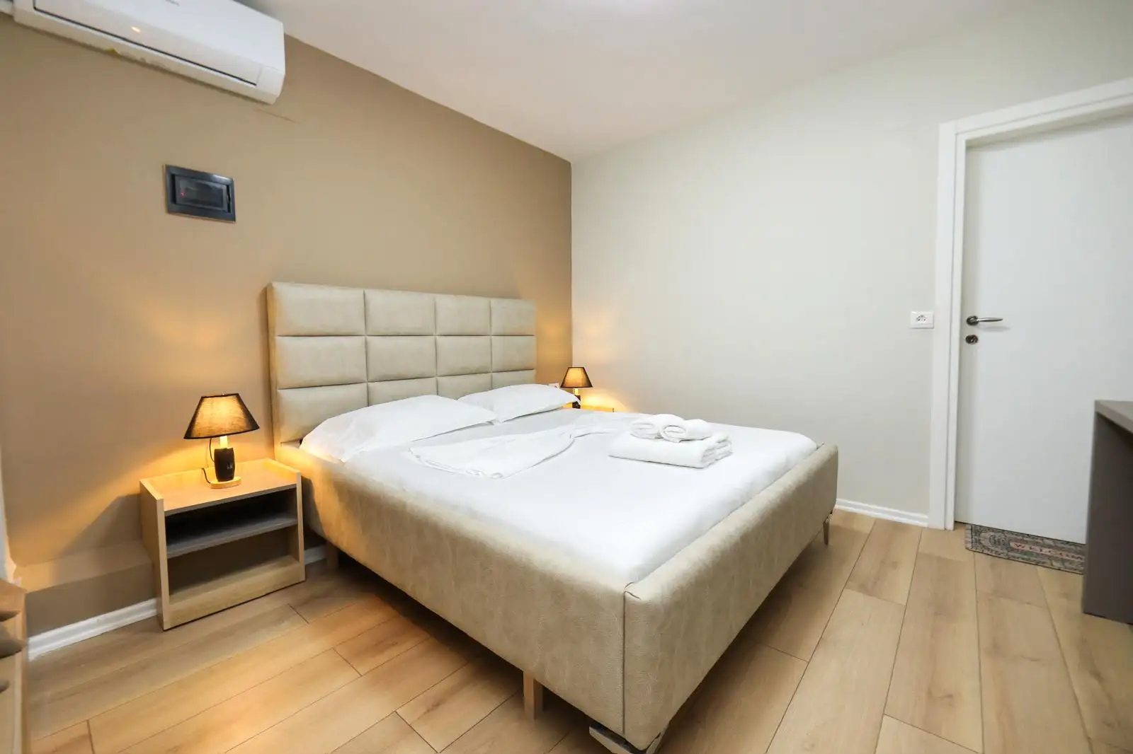 Double Room image 6