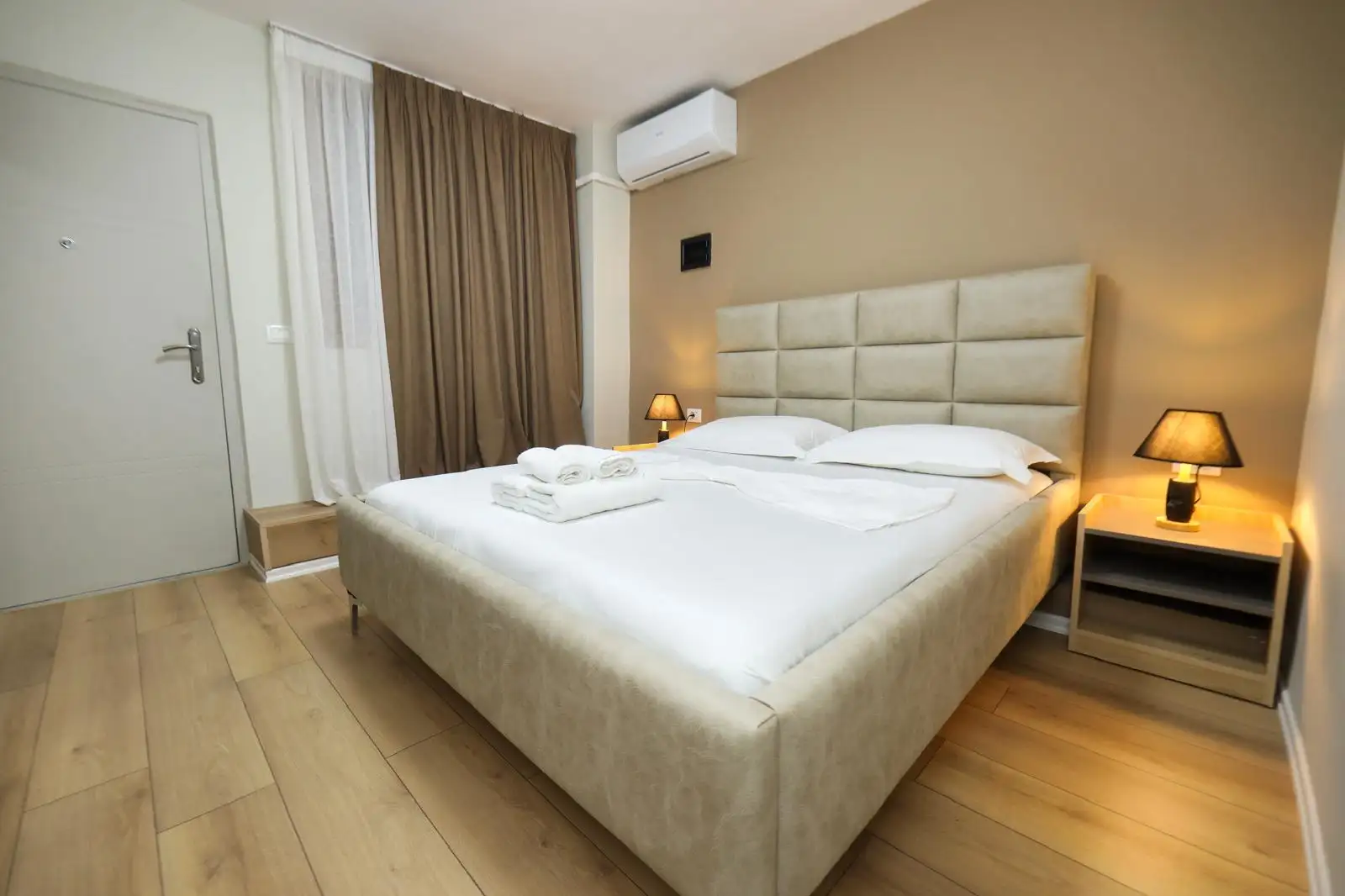 Double Room image 2