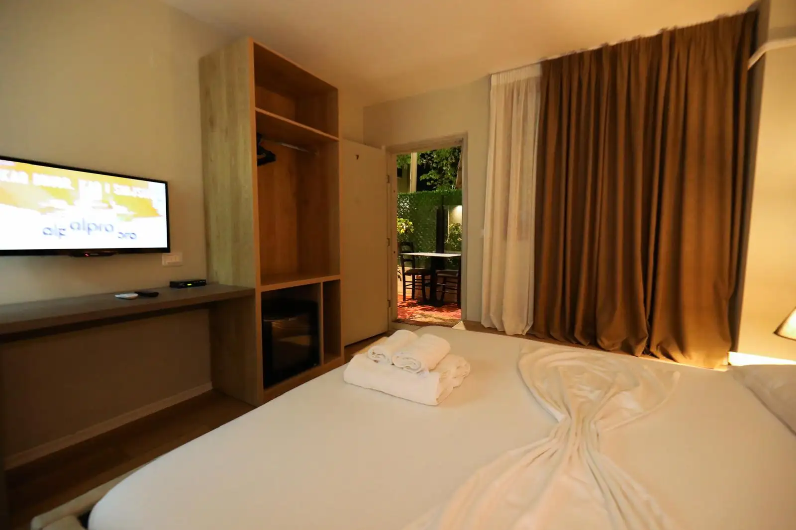 Double Room image 5