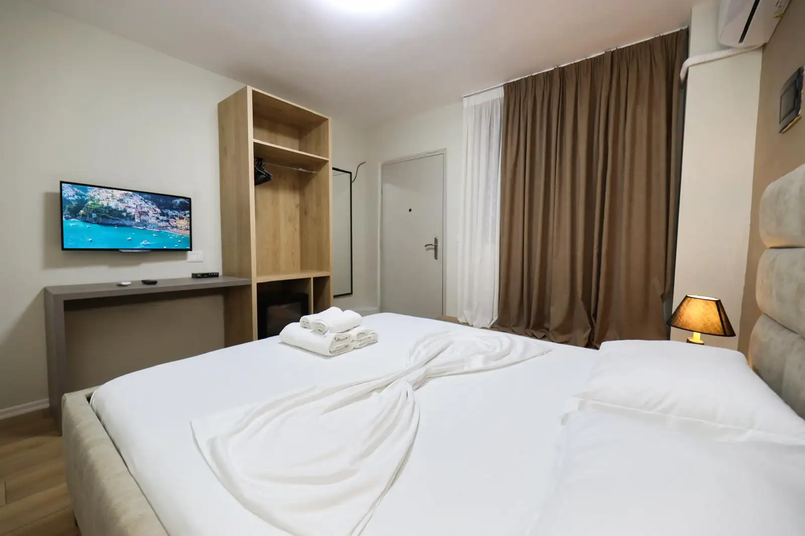 Double Room image 4