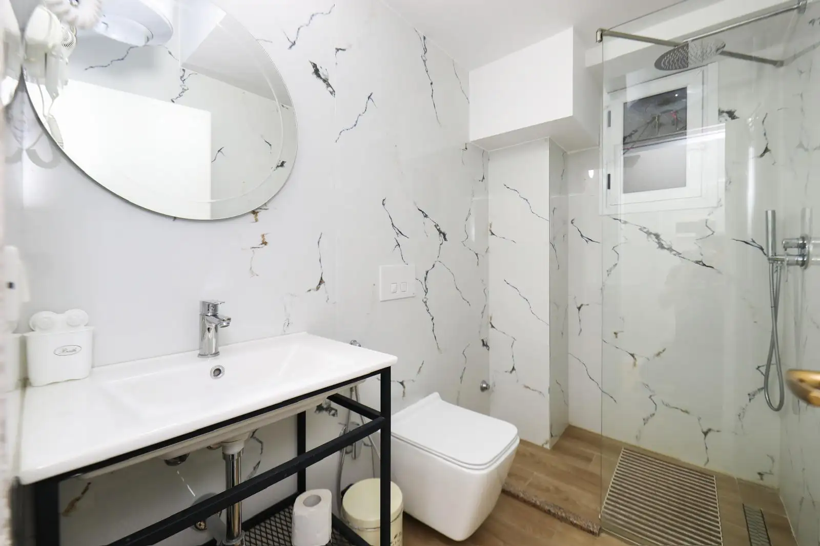 Standard Triple Room image 2
