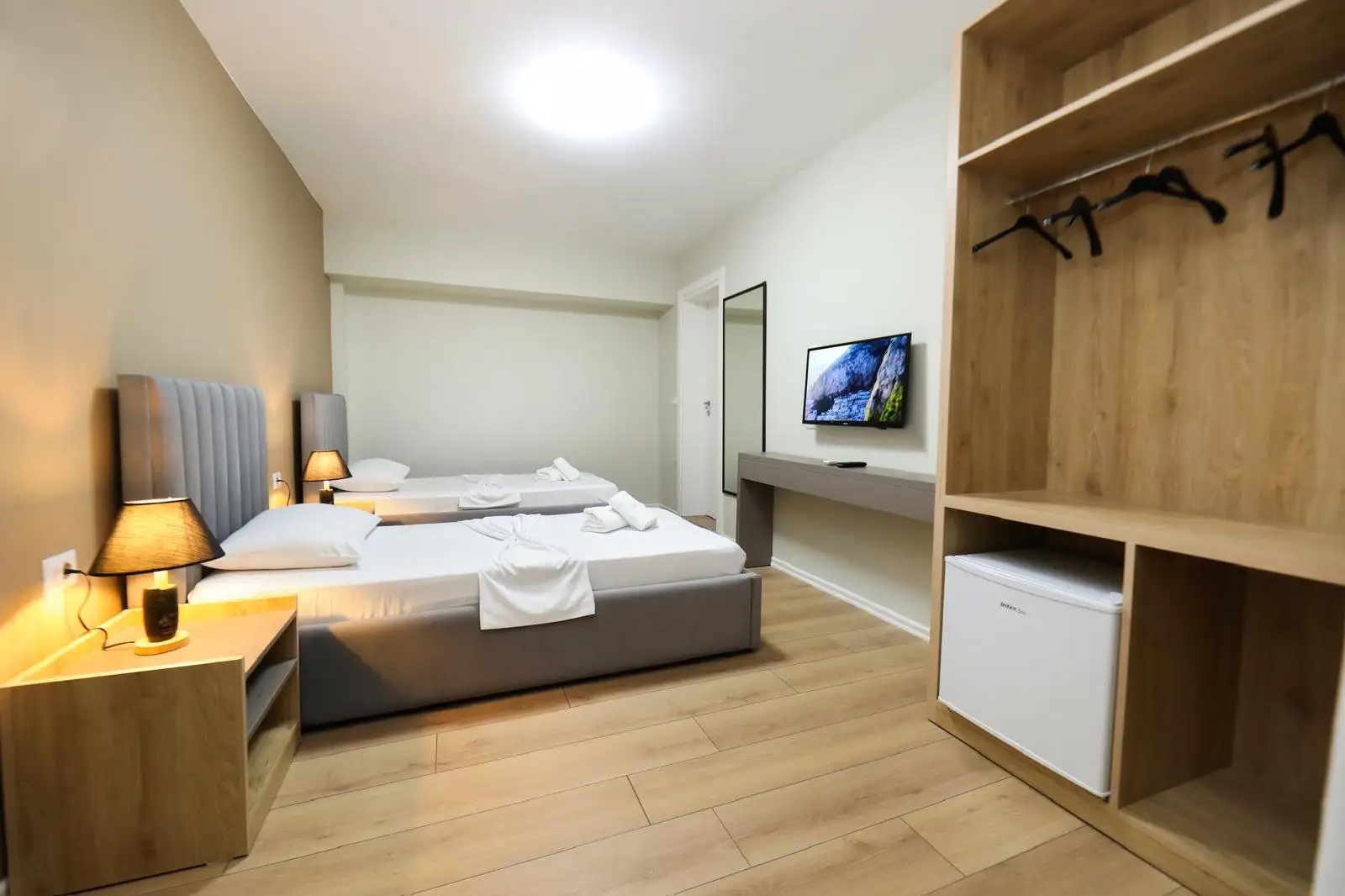 Twin Room image 6
