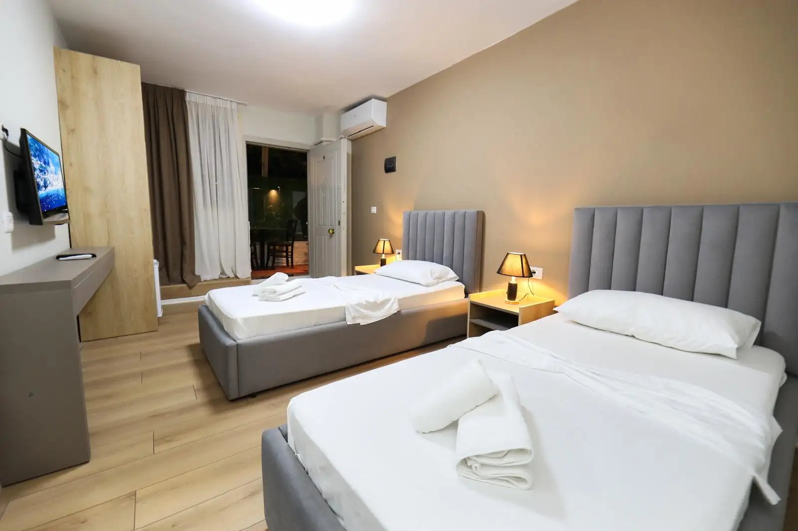 Twin Room image 5
