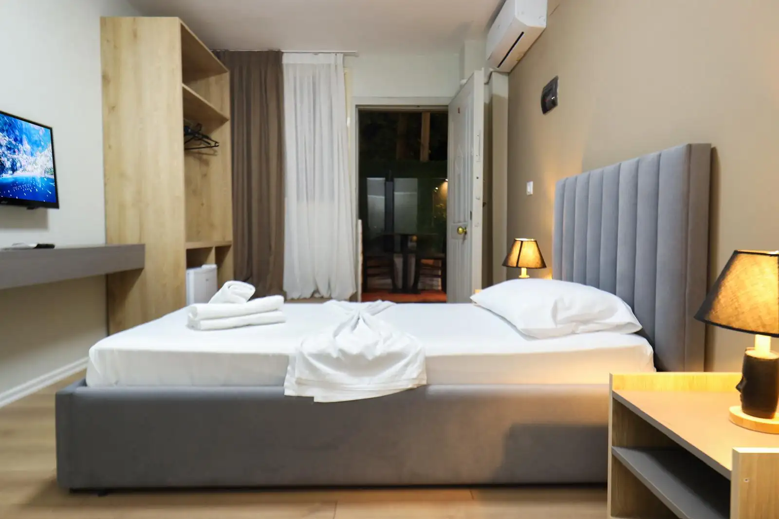 Twin Room image 3