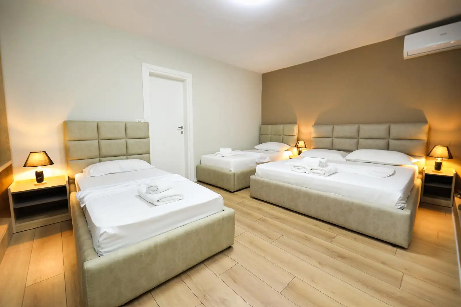 Deluxe Family Room image 5