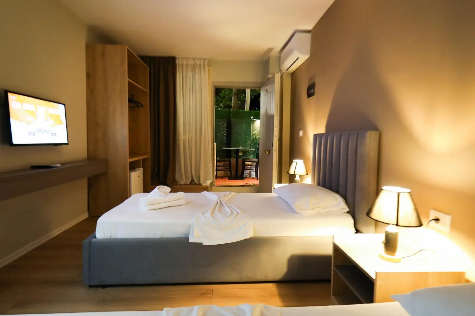 Twin Room image 4