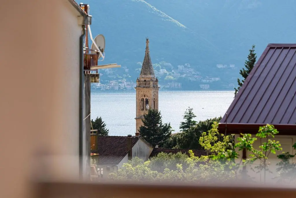 img_id_2210246.webp