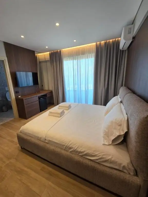 Double Room with Sea View image 2