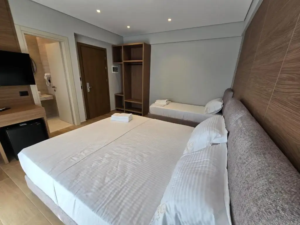 Triple Room with Sea View image 5