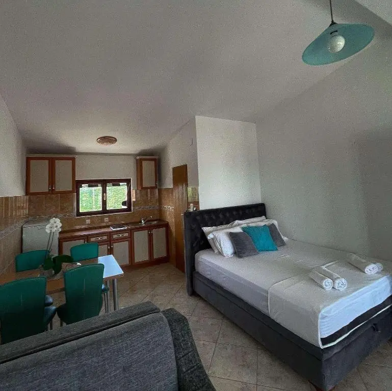 img_id_2201555.webp