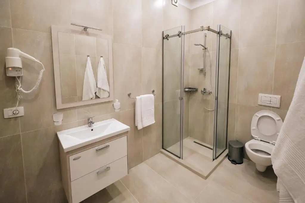 Double or Twin Room image 6