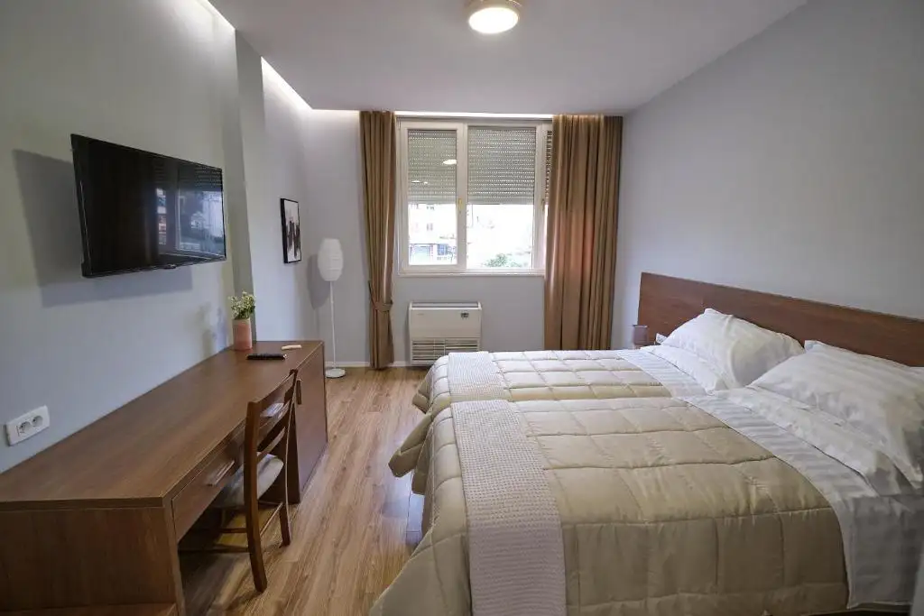 Double or Twin Room image 9