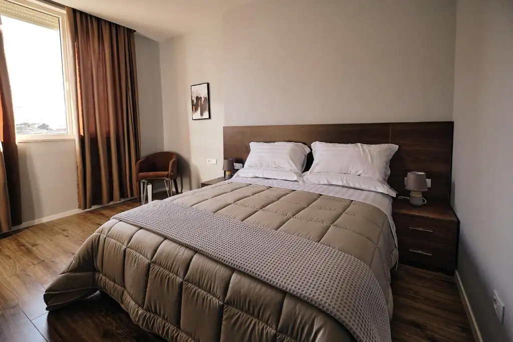Double Room image 3