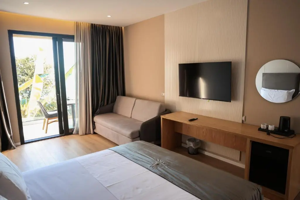 img_id_853774.webp