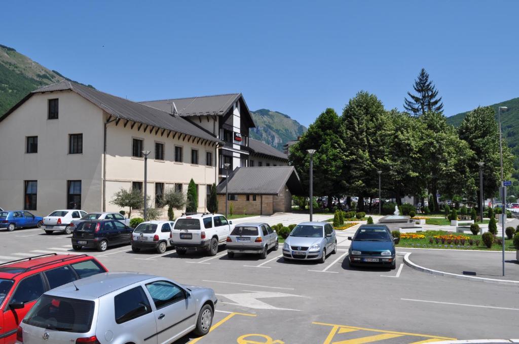 img_id_749105.jpg