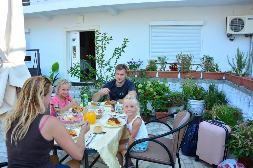 img_id_767986.jpg