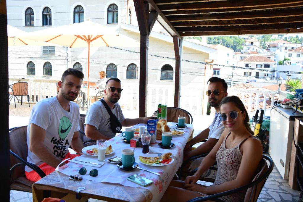 img_id_768037.jpg